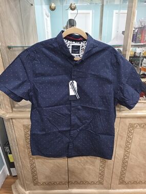 Men's Short-Sleeve Button-Down Shirt